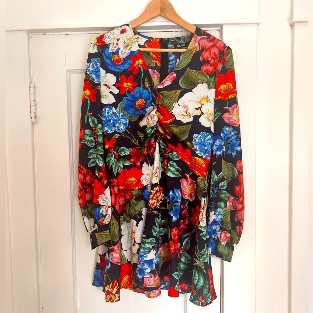 Boohoo satin mini dress in floral - Picture 3 of 6